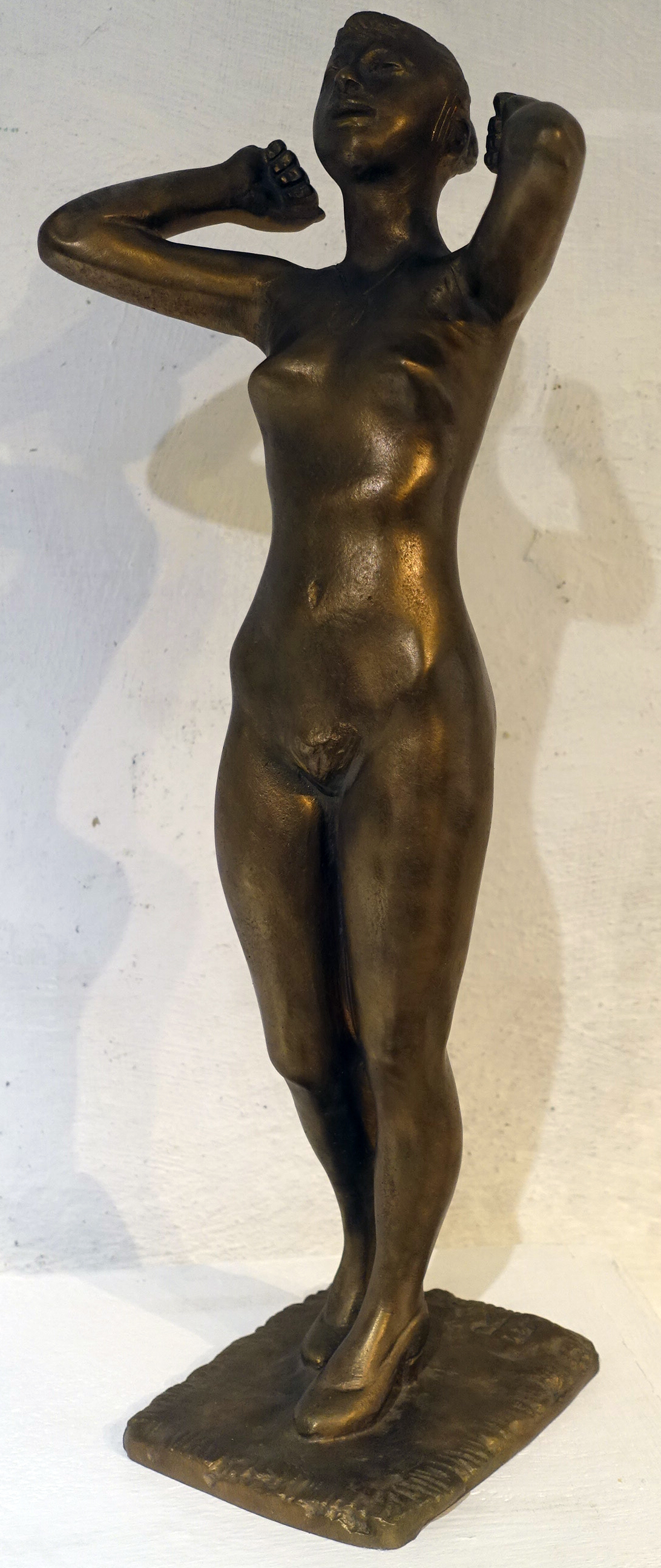 Erich Ruprecht, Akt mit erhobenen Händen, Bronze, 1990, 48 x 12 x 15,2 cm